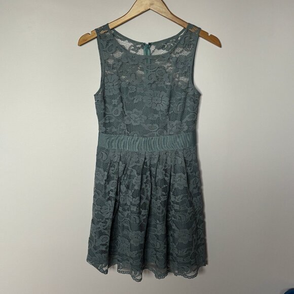 BB Dakota When the Night Comes Lace Dress in Smoke Gray - Picture 4 of 11
